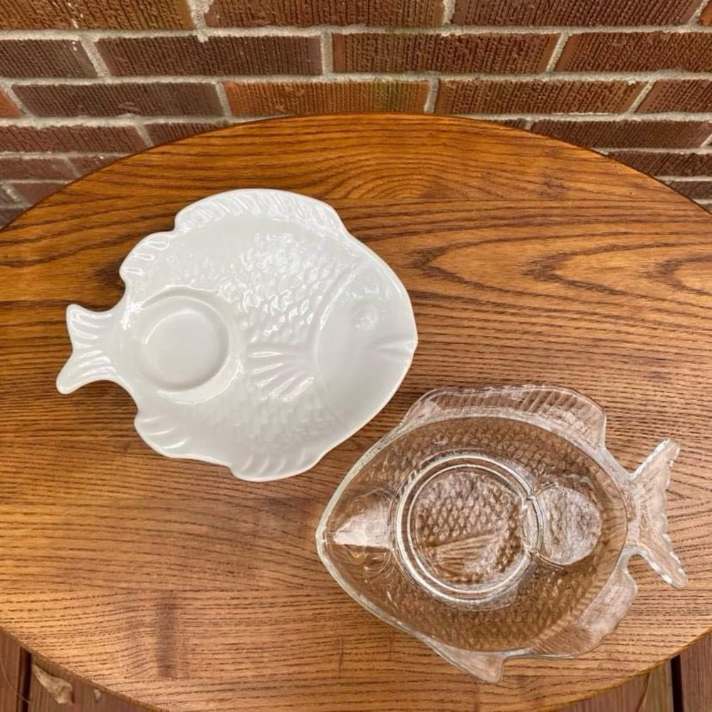 Fish serving snack kids party one clear glass one white ceramic beach house